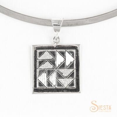 DUTCHMAN'S PUZZLE PENDANT
