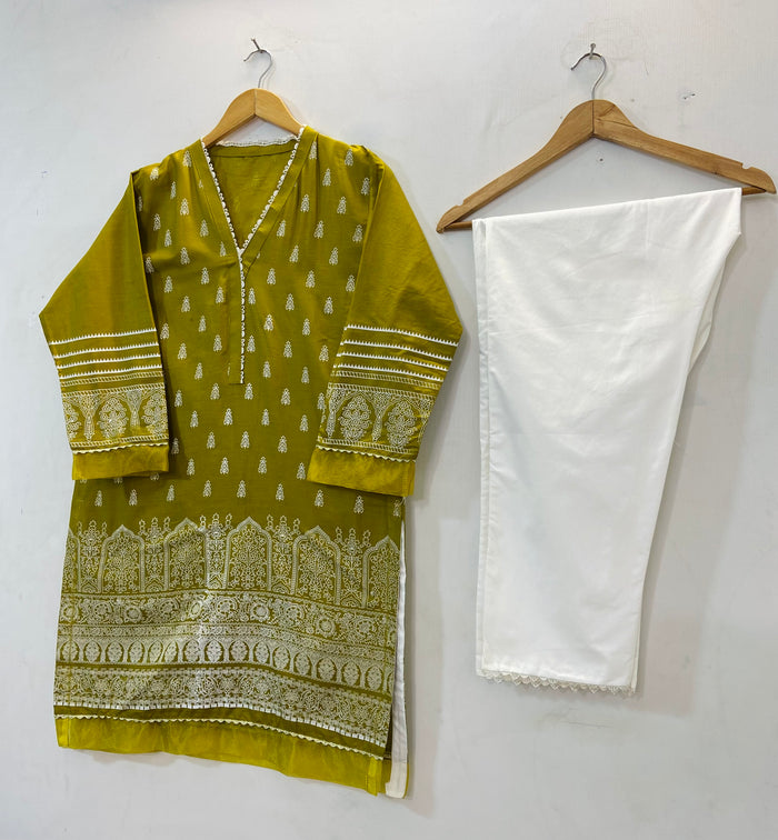 Medium / Dhani