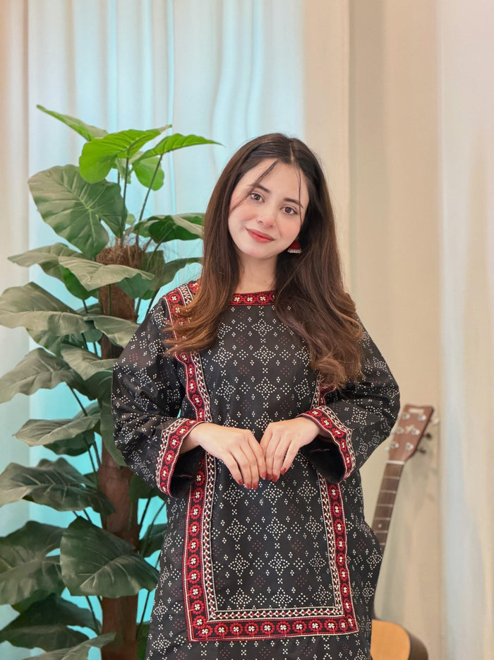 Black Chunri | 2PC Lawn D-351