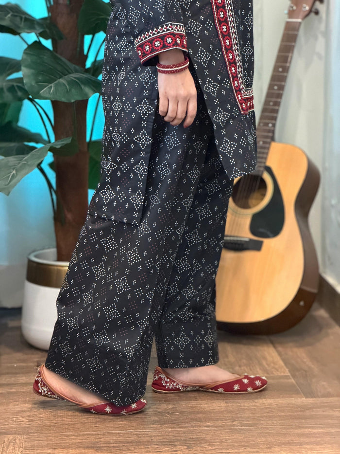 Black Chunri | 2PC Lawn D-351