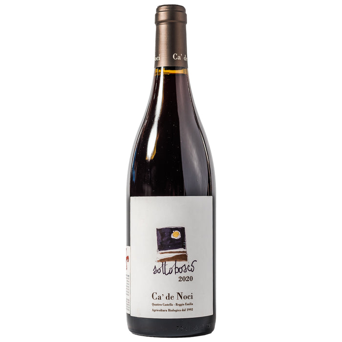 Ca' de Noci Sottobosco wine bottle with foil cap and front label