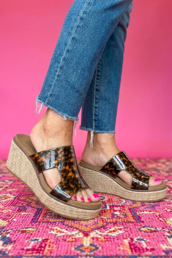 Corky's: Kiss N Tell Tortoise Wedge