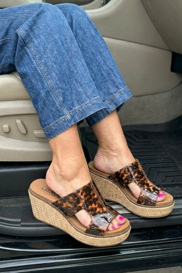 Corky's: Kiss N Tell Tortoise Wedge