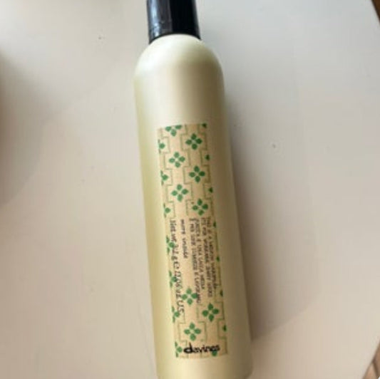 Davines Medium Hairspray