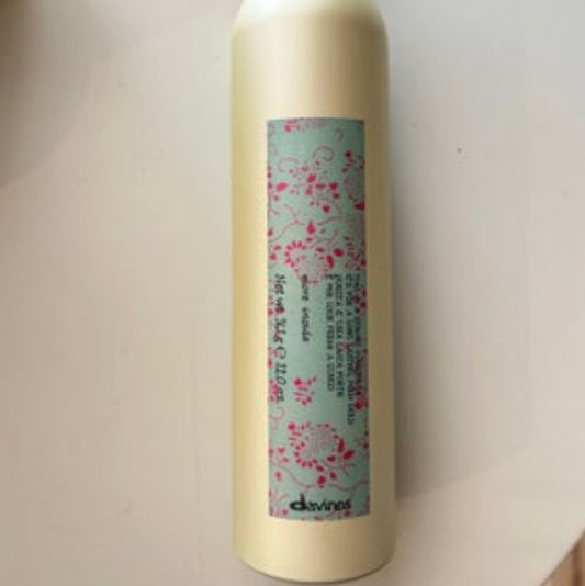 Davines strong hairspray