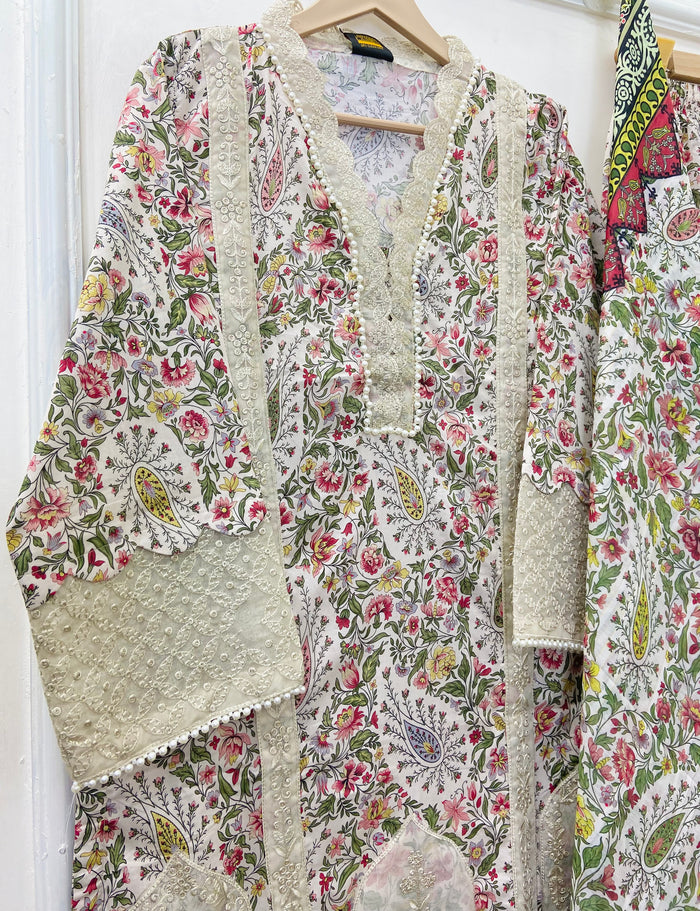 Ivory Garden 3PC (Lawn)
