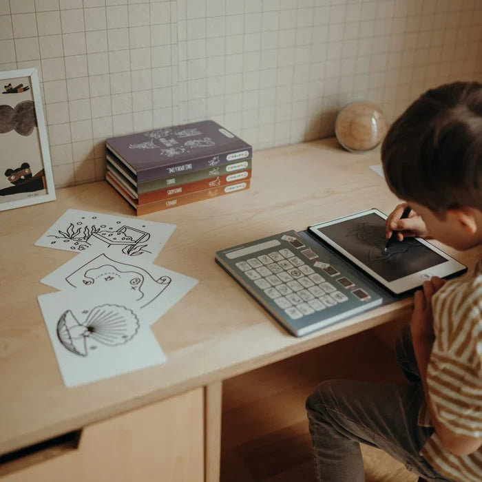 KIDYWOLF - KidyDraw - Mini Drawing Tablet - Ocean & Pirate - Lifestyle Cut 1