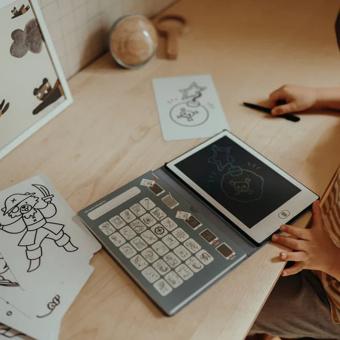 KIDYWOLF - KidyDraw - Mini Drawing Tablet - Ocean & Pirate - Lifestyle Cut 2