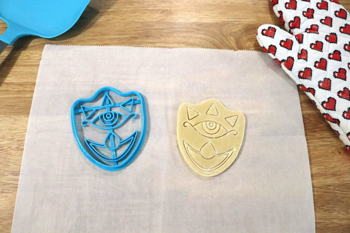 Legend of Zelda Cookie Cutters - Hookshot, Bombchu, Stamina vessel, Mirror Shield, Mask of Truth - Breath of the Wild / Nintendo Gift - LootCaveCo