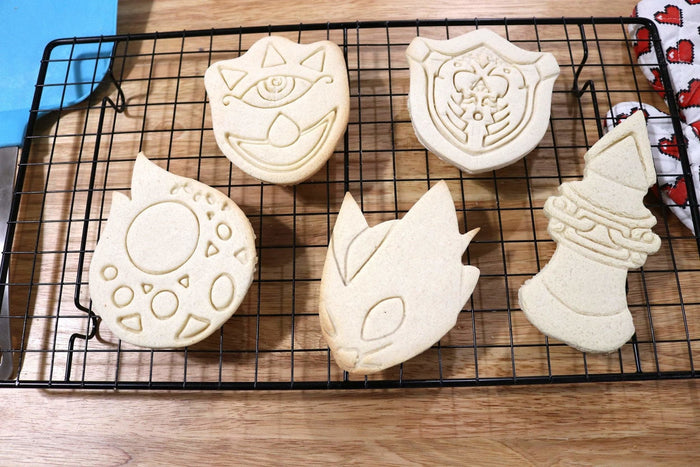 Legend of Zelda Cookie Cutters - Hookshot, Bombchu, Stamina vessel, Mirror Shield, Mask of Truth - Breath of the Wild / Nintendo Gift - LootCaveCo