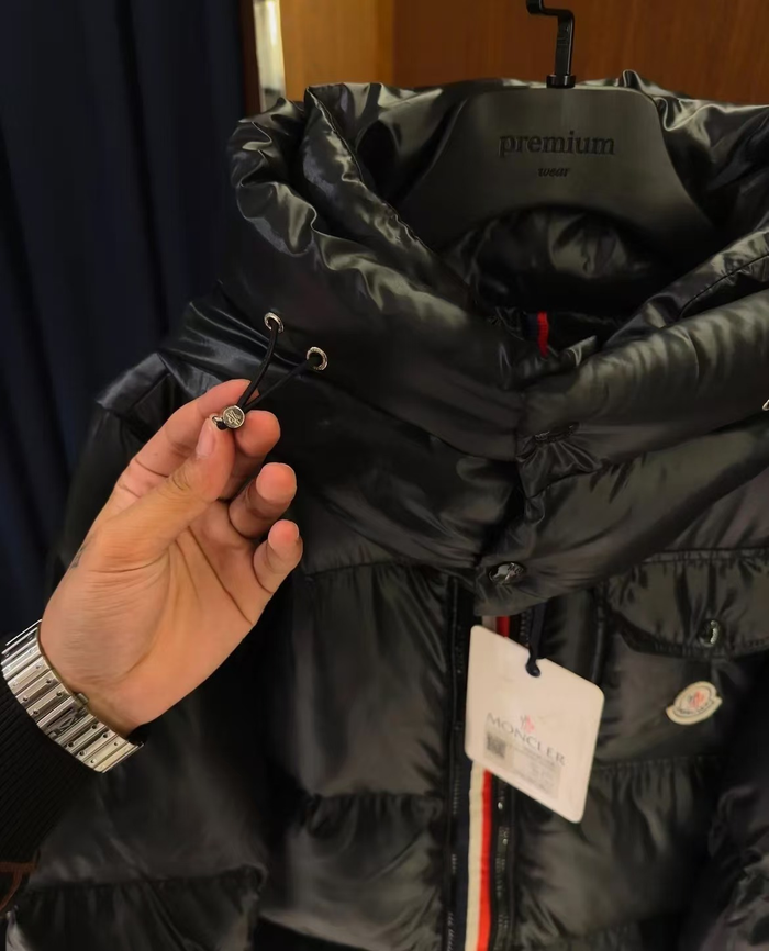 Moncler Montbeliard Down Jacket black