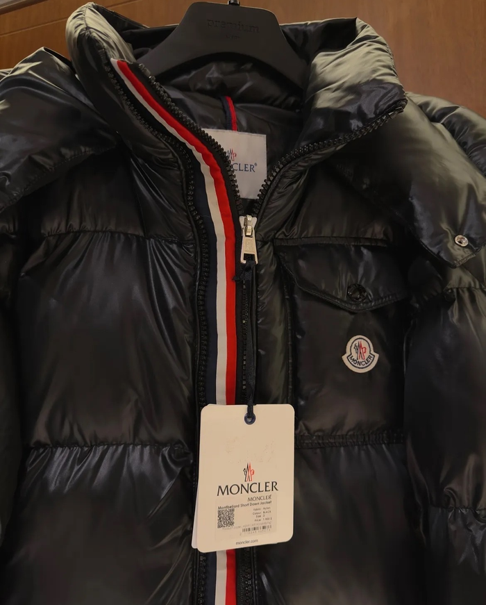 Moncler Montbeliard Down Jacket black