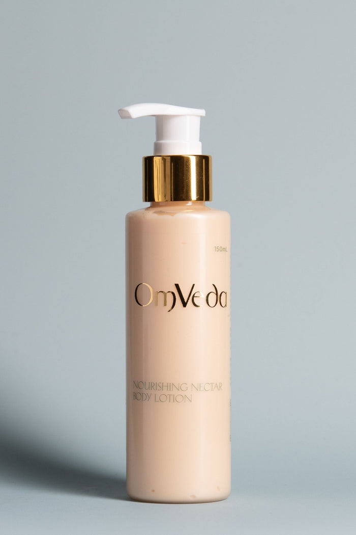 Nourishing nectar body lotion bottle with gold pump, 150 ml, beige
