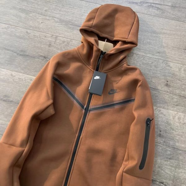 Nike tech marron