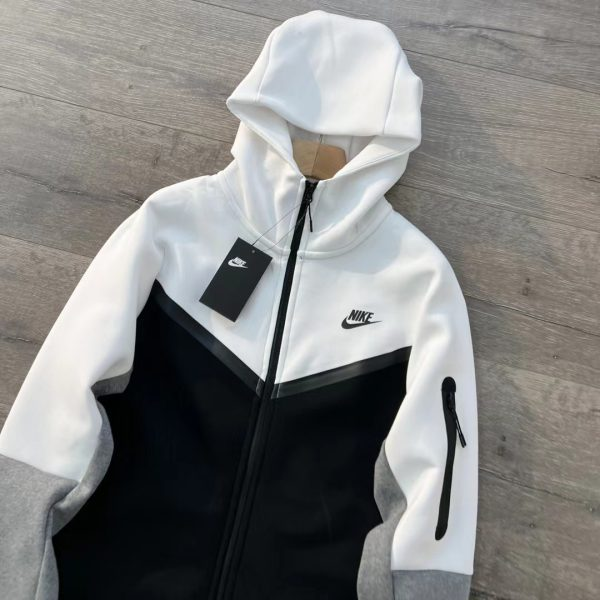 Nike tech White, Black y Grey