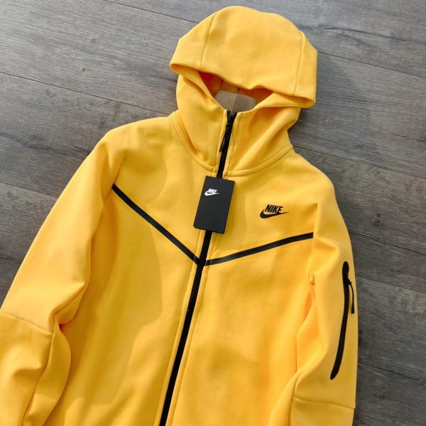 Nike tech Yellow