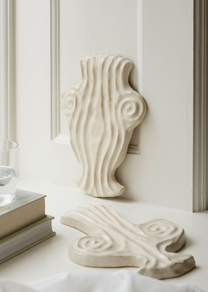 Thalia Vase by Laoru Laoru